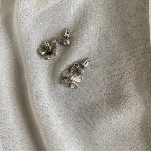 VTG Silver Flower Blue Center Dangle Earrings - Picture 5 of 6